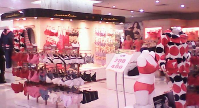 重庆万达广场3f内衣区以莎专柜